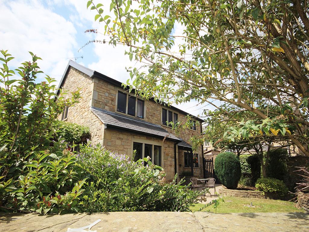 4 bedroom house For Sale in Fence, Burnley - IMG_3329.jpg